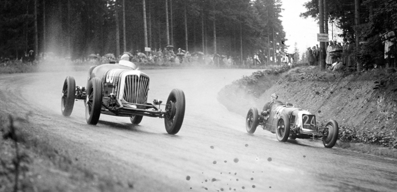car racing in 1930s