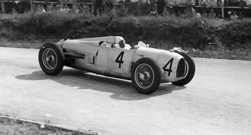 racing cars in 1930s